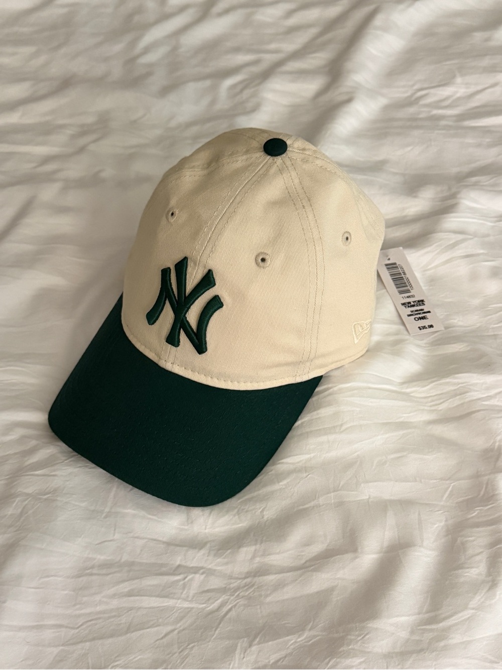 Aritzia NWT Yankees Beige and Dark Green NY Cap - Picture 3 of 4